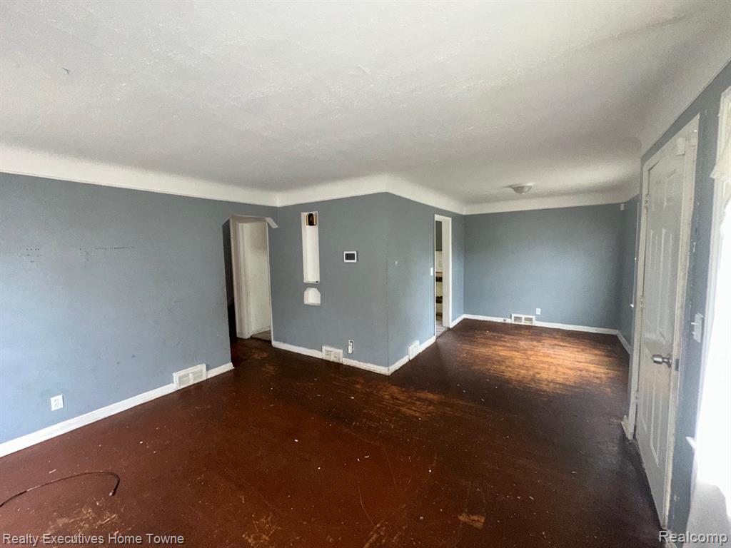 8068 Stahelin Avenue, Detroit, MI 48228 — Photo 4