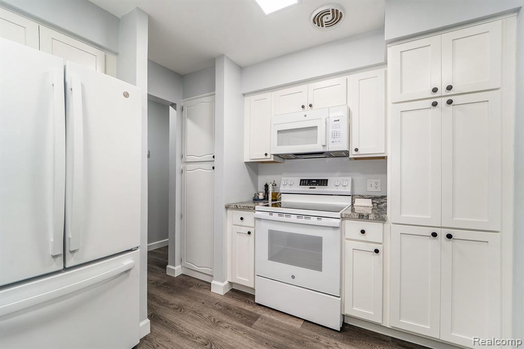 42160 Woodward Avenue, Bloomfield Hills, MI 48304 — Photo 15