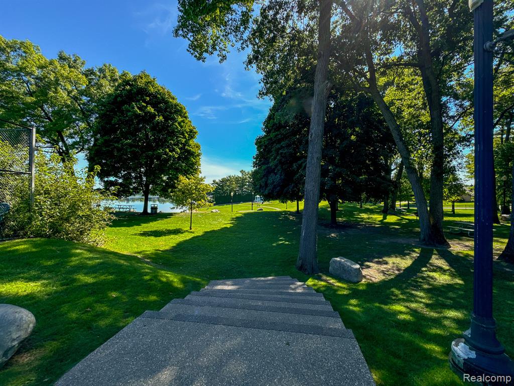 422 THORNEHILL Trail, Oxford, MI 48371 — Photo 39