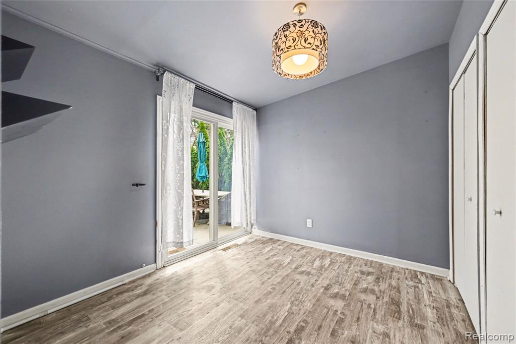 937 Marvell Place, Waterford, MI 48327 — Photo 12
