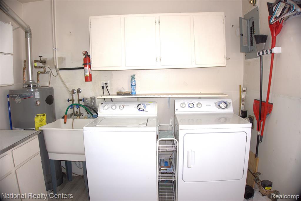 8074 Nightingale Street, Dearborn Heights, MI 48127 — Photo 10