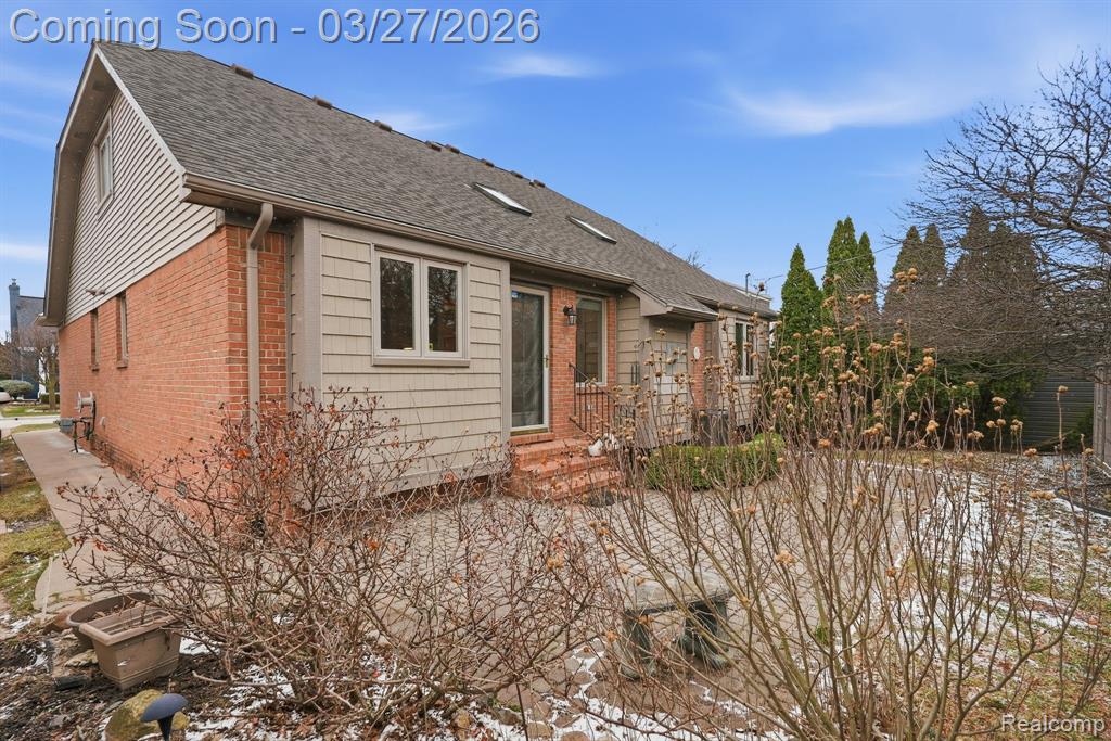 22432 Pointe Drive, Saint Clair Shores, MI 48081 — Photo 28
