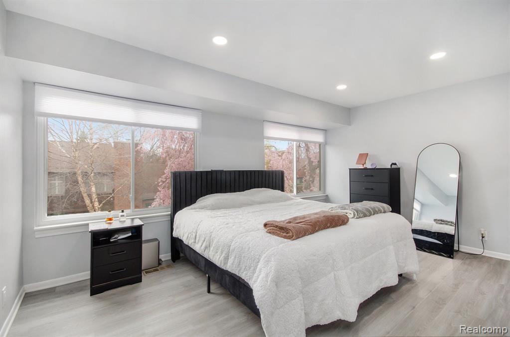 3045 Lindenwood Drive, Dearborn, MI 48120 — Photo 17