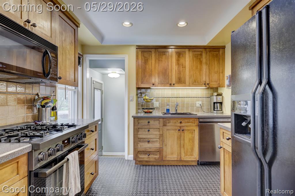 10074 Lincoln Drive, Huntington Woods, MI — Photo 18