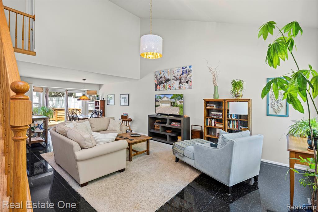 344 N Lake Angelus Road, Auburn Hills, MI 48326 — Photo 9