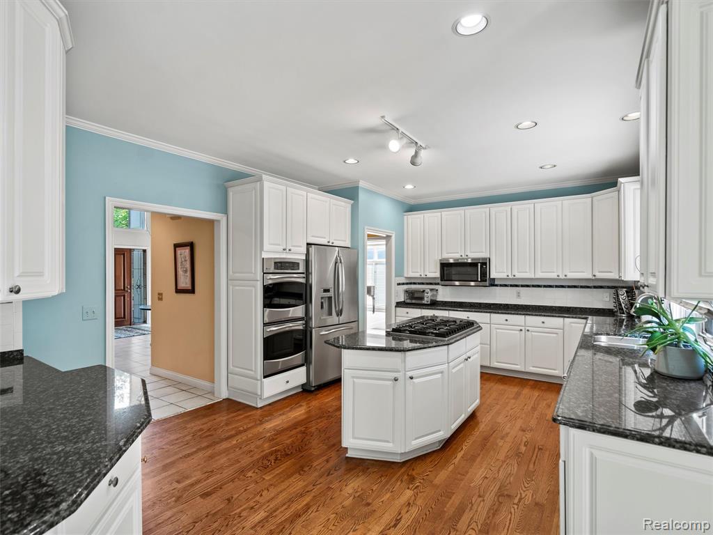 5657 Greenhill Drive, Troy, MI 48098 — Photo 20