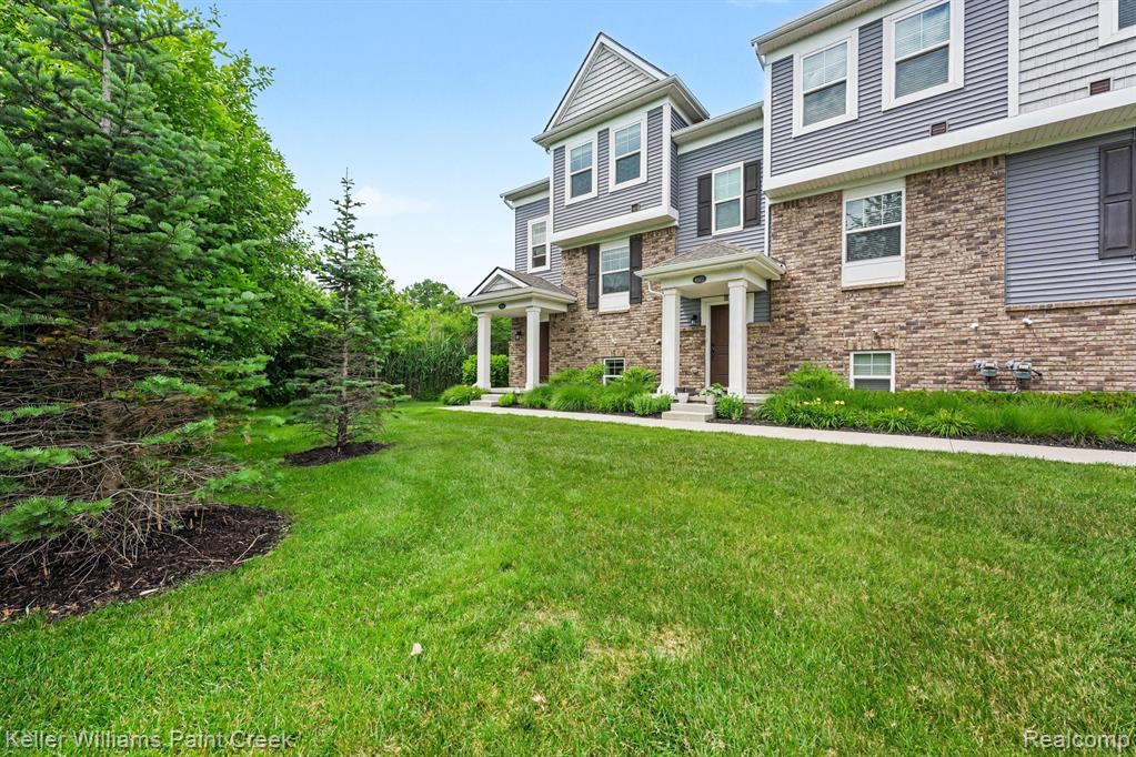4923 Treeside Lane, Troy, MI 48098 — front exterior