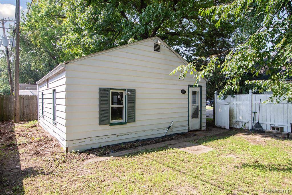 2235 Maddy Lane, Keego Harbor, MI 48320 — Photo 19