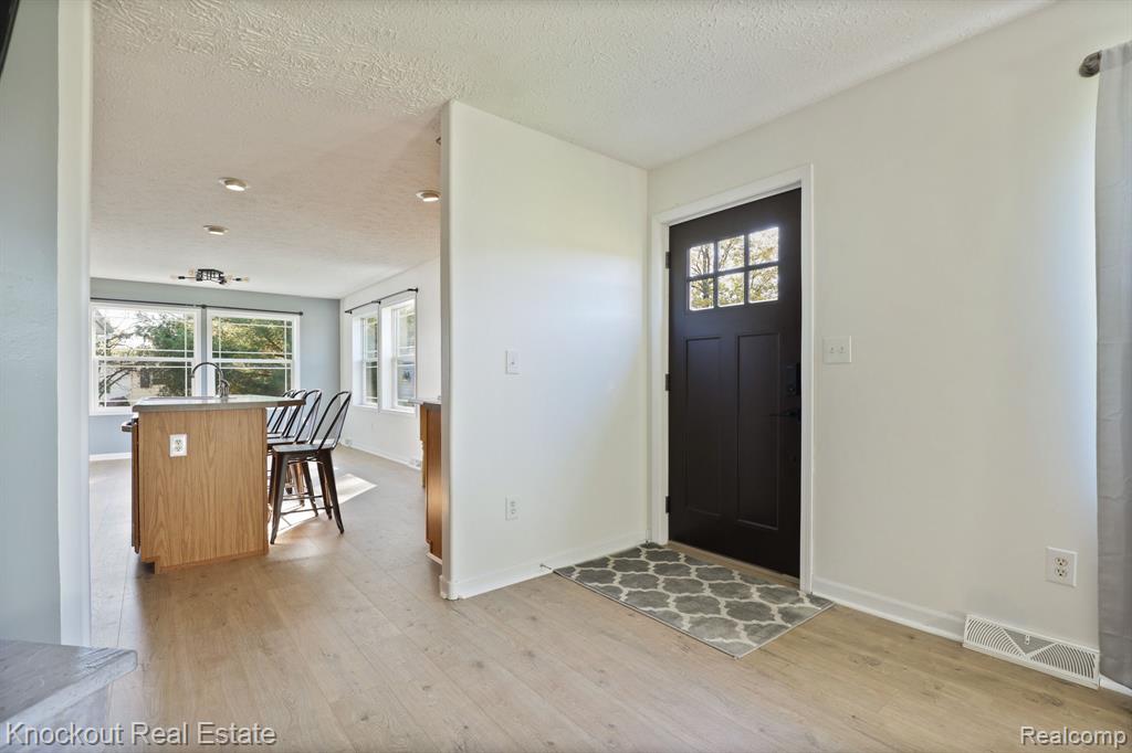 6977 Rathbun Road, Birch Run, MI 48415 — Photo 8