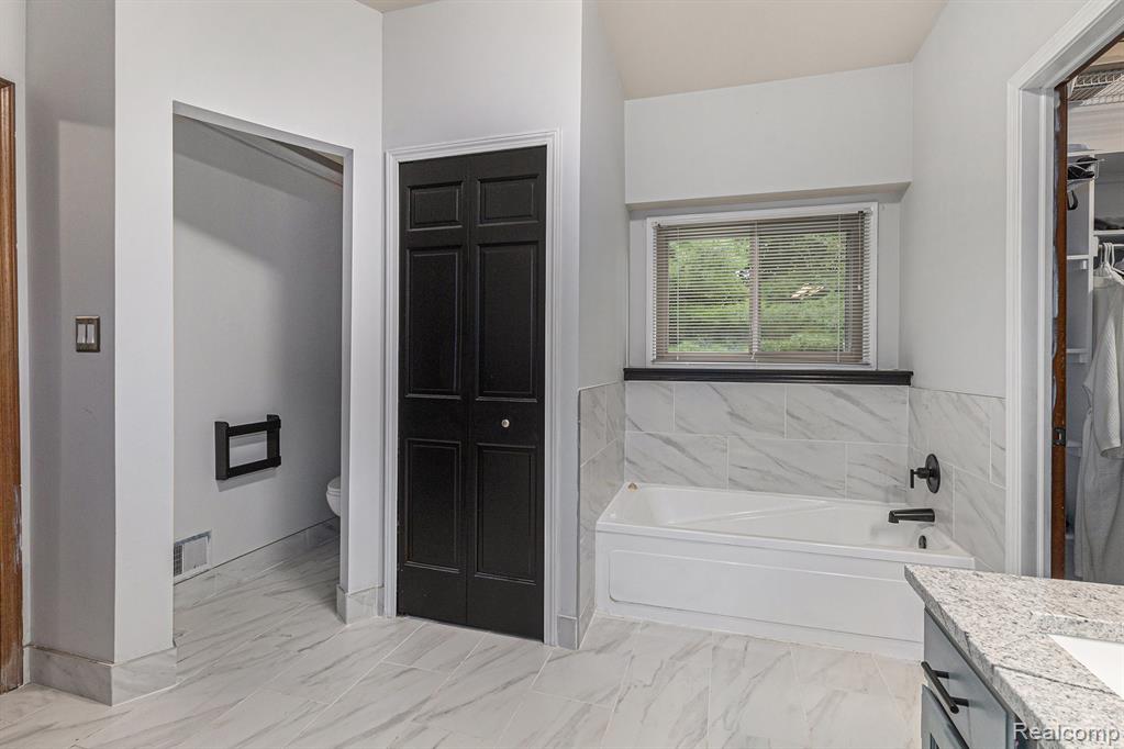 5895 Meadows Drive, Clarkston, MI 48348 — Photo 27