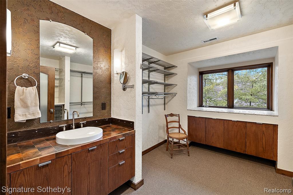 7357 LINDENMERE Drive, Bloomfield Hills, MI 48301 — Photo 34