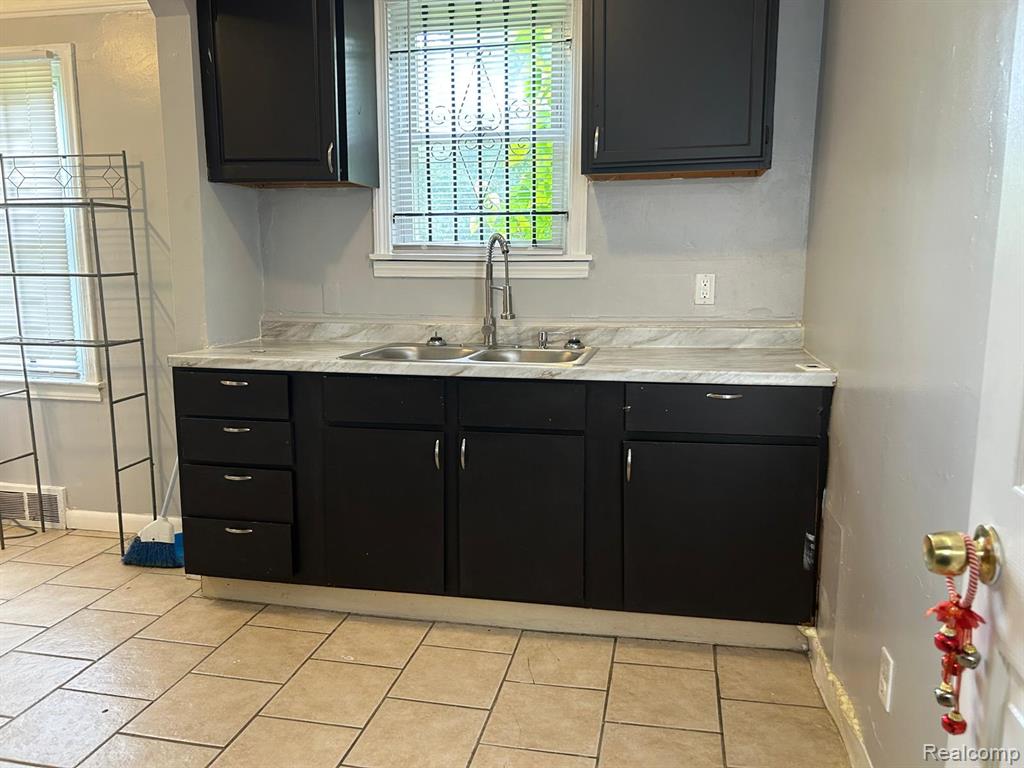 7760 Evergreen Avenue, Detroit, MI 48228 — Photo 12