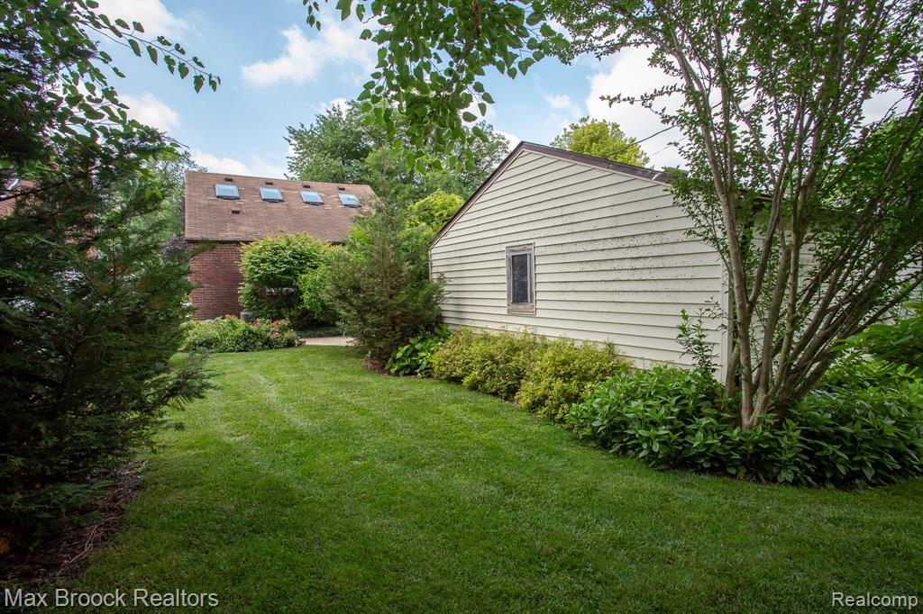 10564 Lasalle Boulevard, Huntington Woods, MI — Photo 40