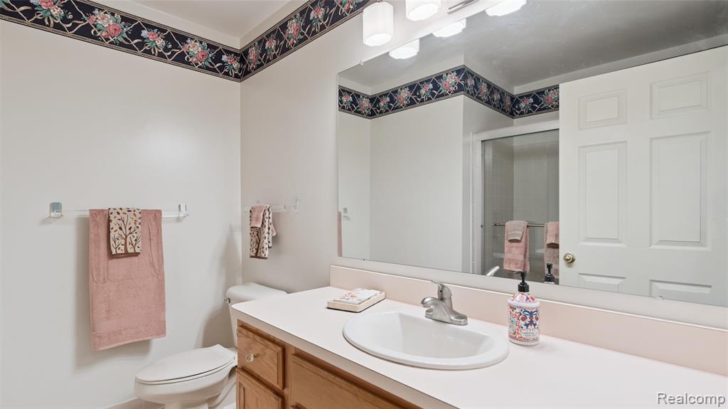 2096 Maplehurst Drive, Commerce Twp, MI 48390 — Photo 17