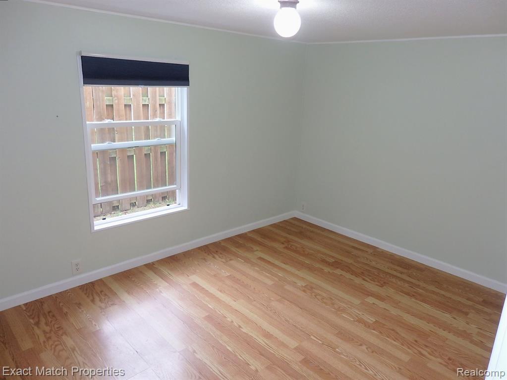 409 LAKEVIEW Street, Holly, MI 48442 — Photo 31