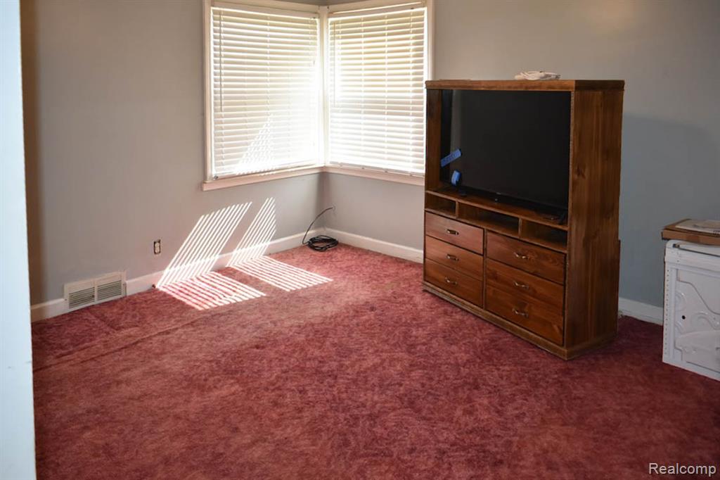 26103 Palmer Boulevard, Madison Heights, MI 48071 — Photo 9