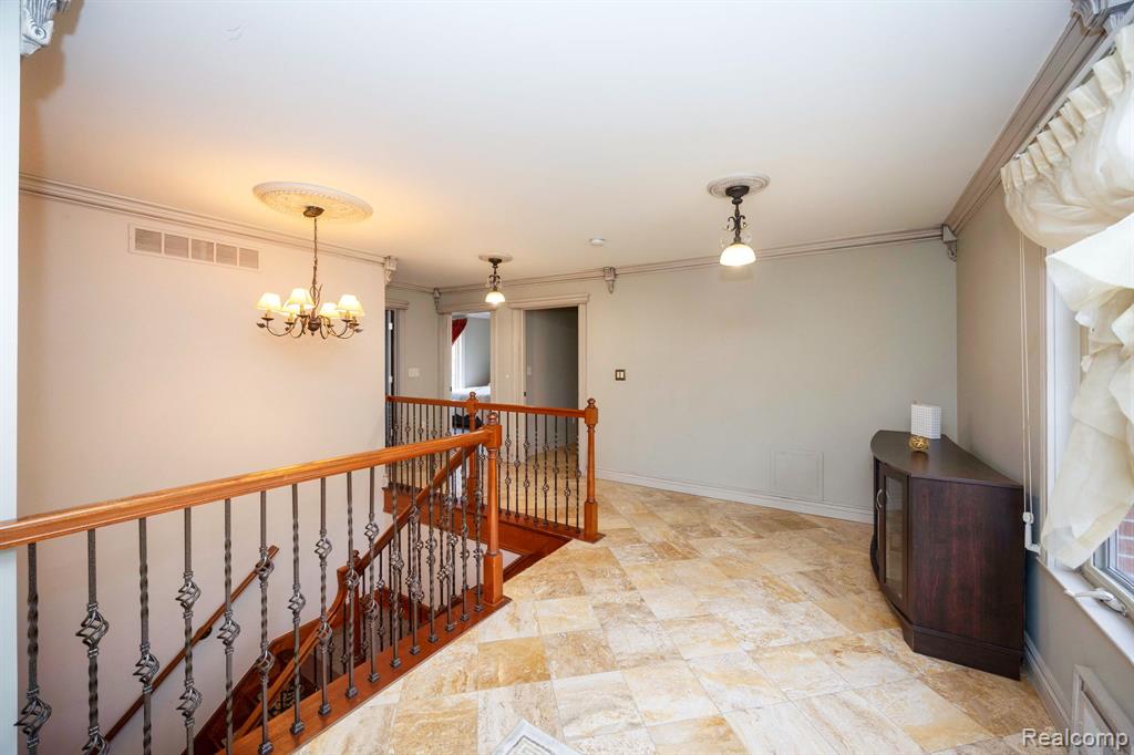 8401 Fenton Street, Dearborn Heights, MI 48127 — Photo 38