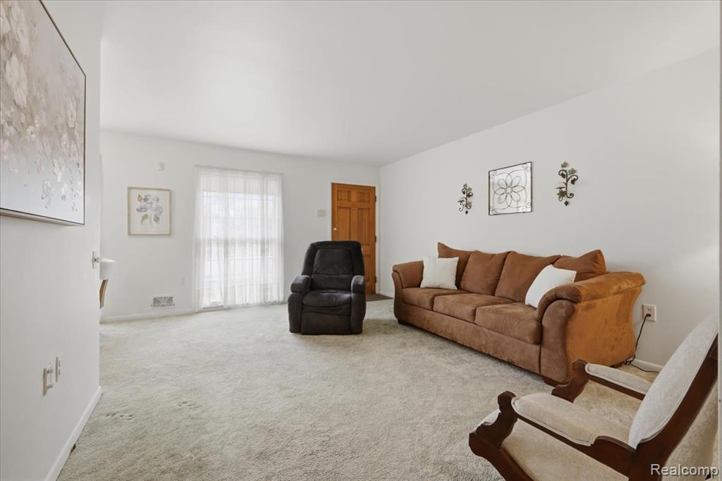 20290 Vernier Road, Harper Woods, MI 48225 — Photo 6