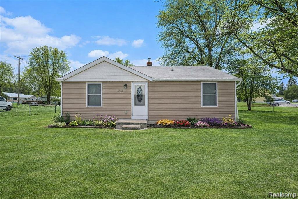 G4203 Van Slyke Road, Flint, MI 48507 — front exterior
