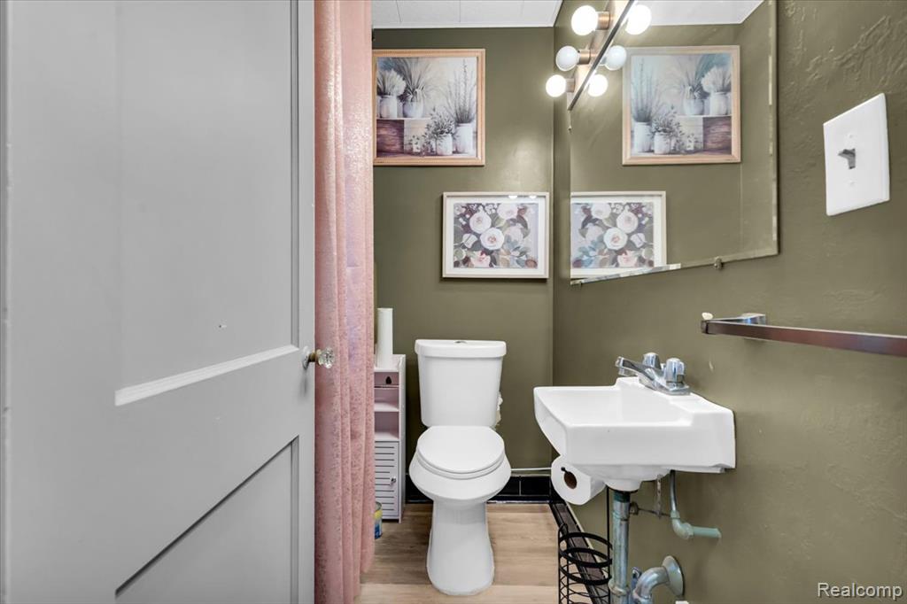 4995 Hillcrest Street, Grosse Pointe, MI 48236 — Photo 24