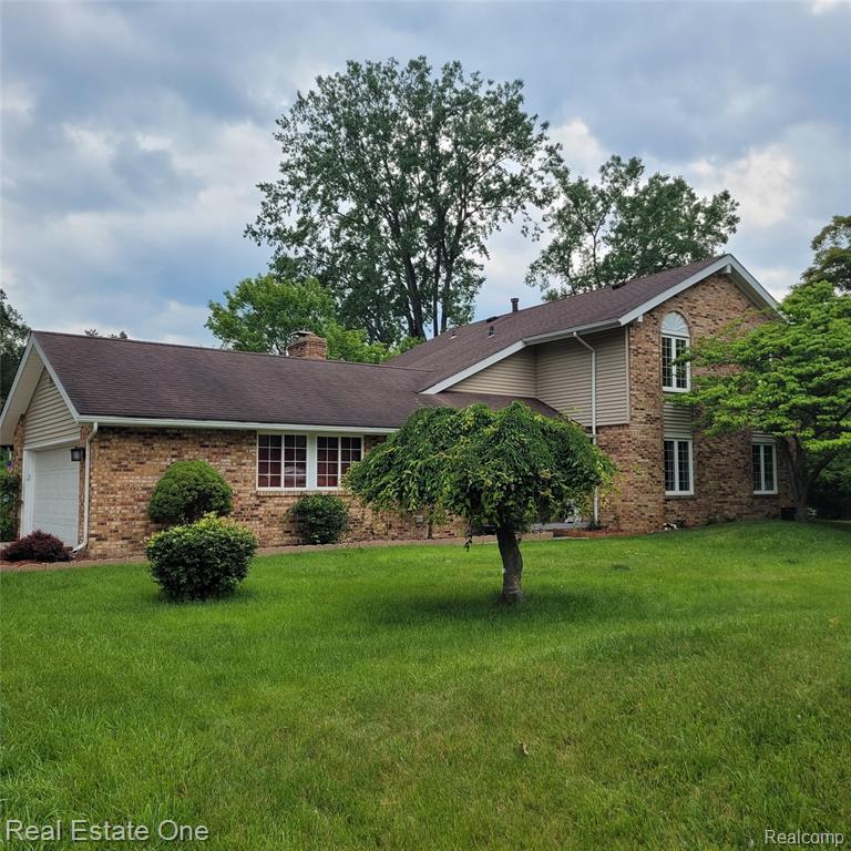 5208 Woodview Drive, Bloomfield Hills, MI 48302 — Photo 2