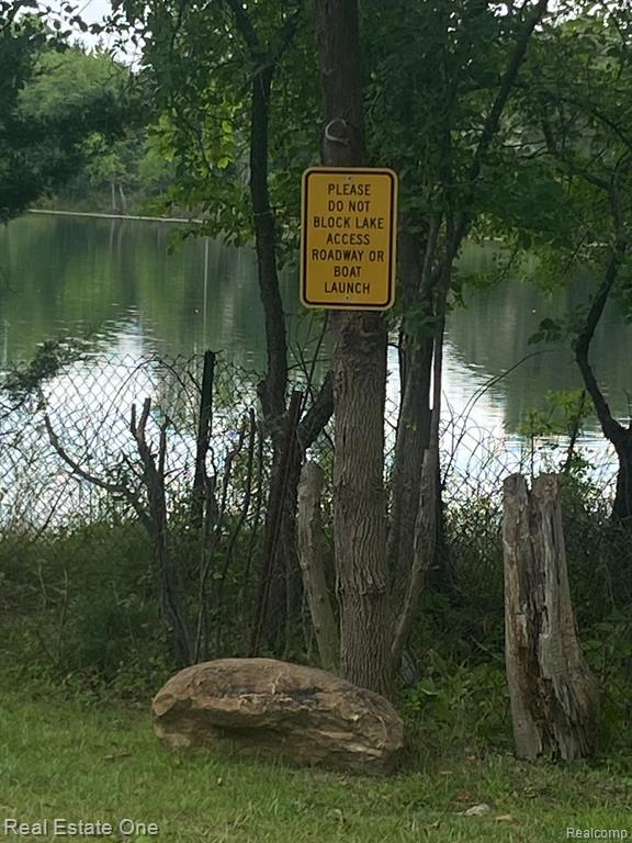 0000 Blue Jay Way, West Bloomfield, MI, 00000