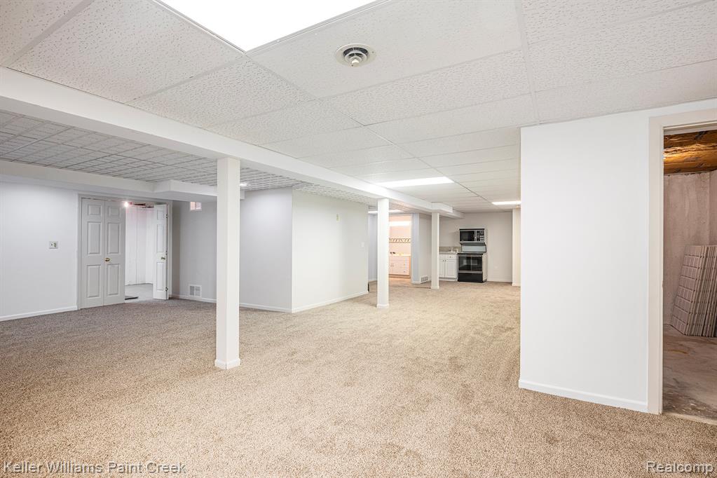 47158 Hunters Chase Drive, Macomb, MI 48042 — Photo 17