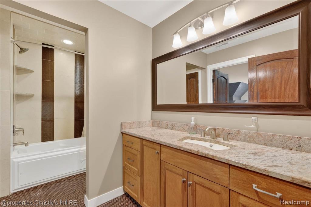 1330 Oxford Road, Beverly Hills, MI 48304 — Photo 35