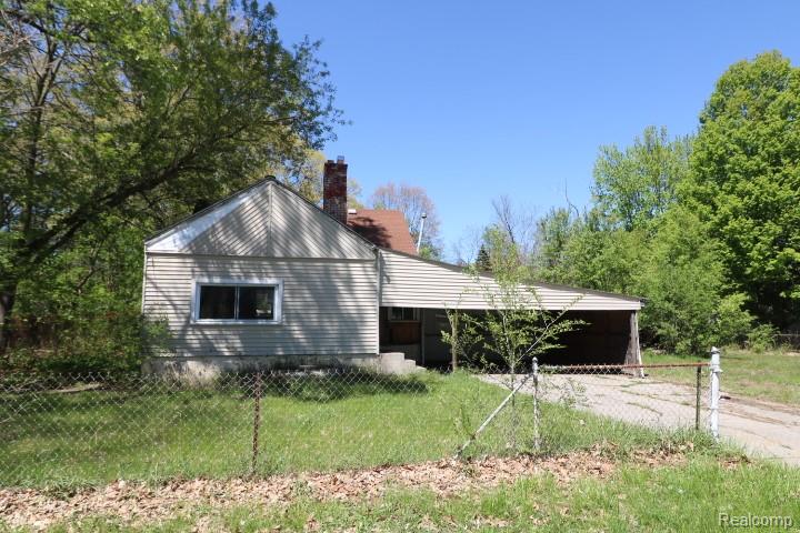 5267 Roberts Drive, Flint, MI 48506 — Photo 2