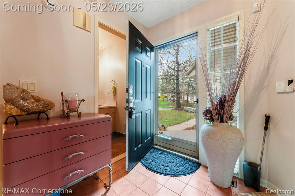 7632 Danbury Circle Circle, West Bloomfield, MI — Photo 3