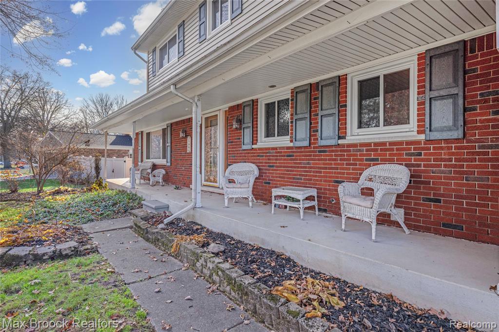 6335 Thorneycroft Drive, Shelby Twp, MI 48316 — Photo 3