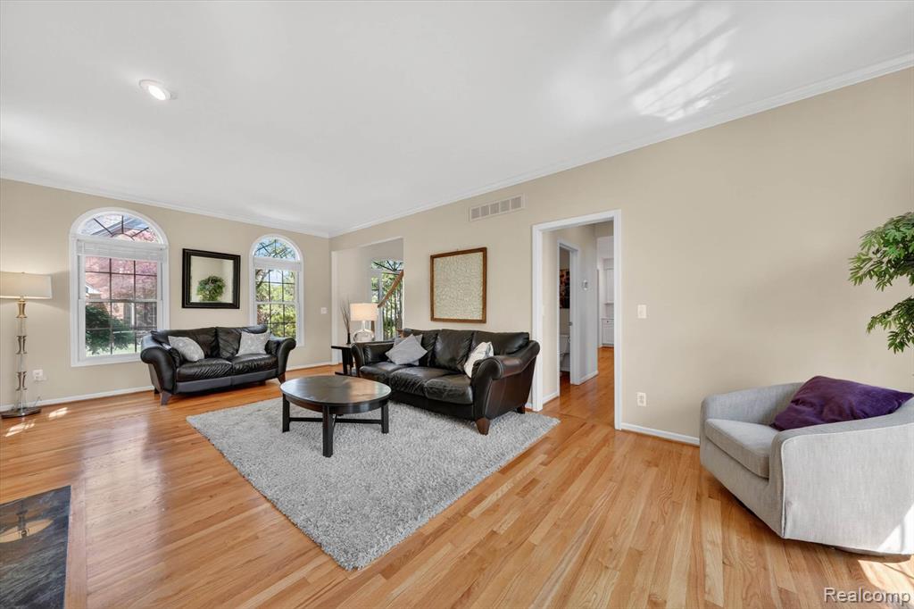 1112 Vernier Road, Grosse Pointe Woods, MI 48236 — Photo 9