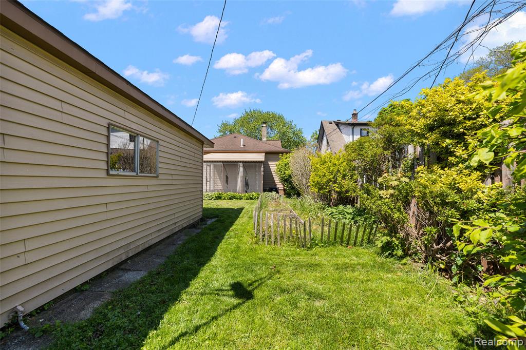 637 S Edgeworth Avenue, Royal Oak, MI 48067 — Photo 43