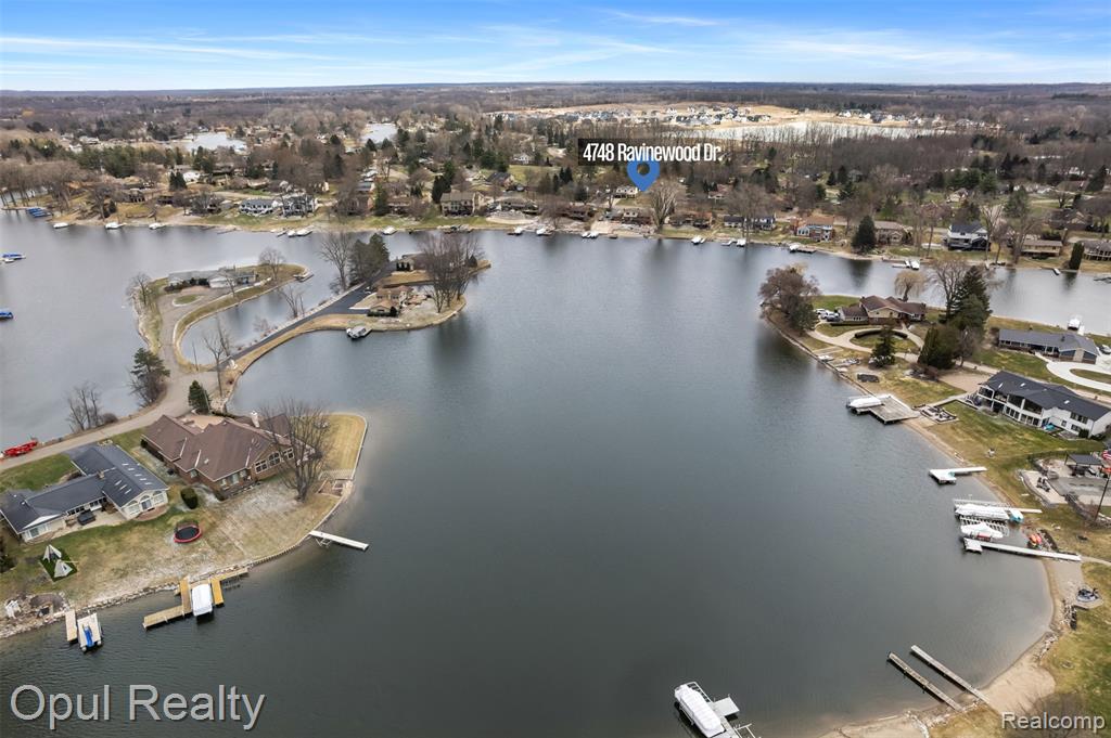 4748 Ravinewood Drive, Commerce Twp, MI 48382 — Photo 45
