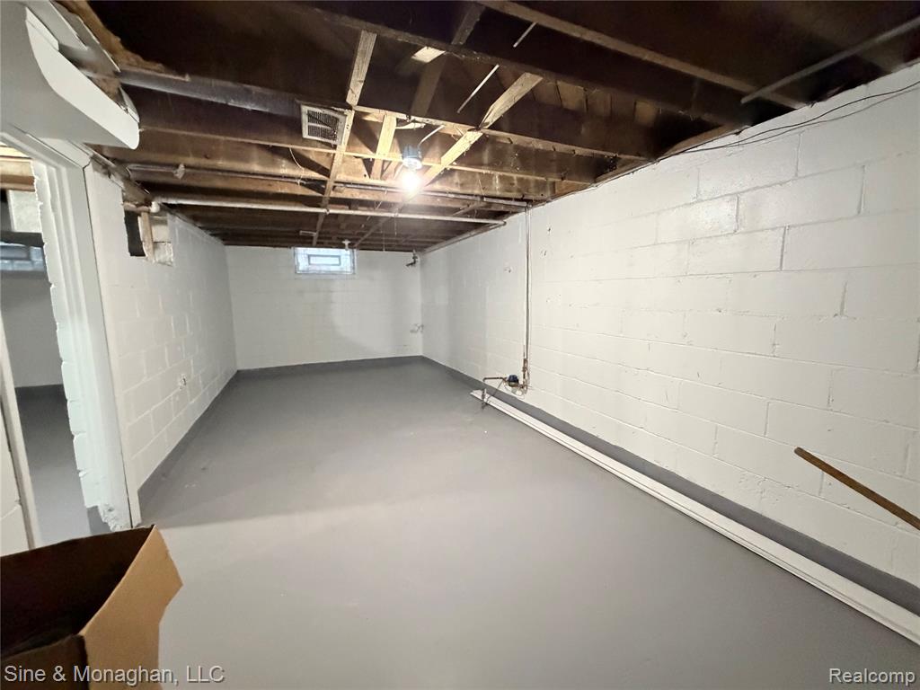 19605 Kelly Road, Harper Woods, MI 48225 — Photo 9