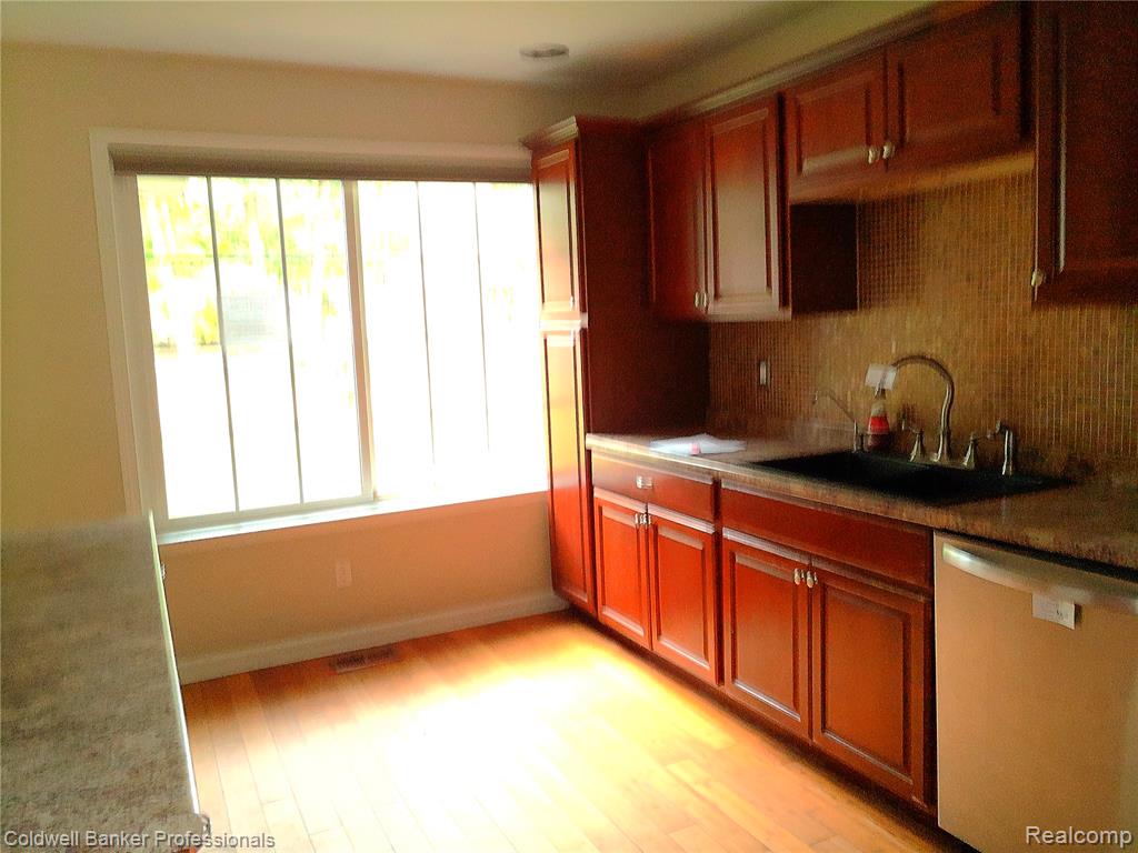 3225 Oakridge Drive, Highland, MI 48356 — Photo 5