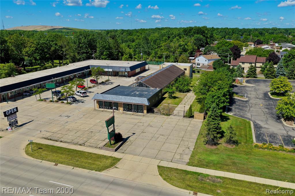 17950 Fort Street - Photo 3