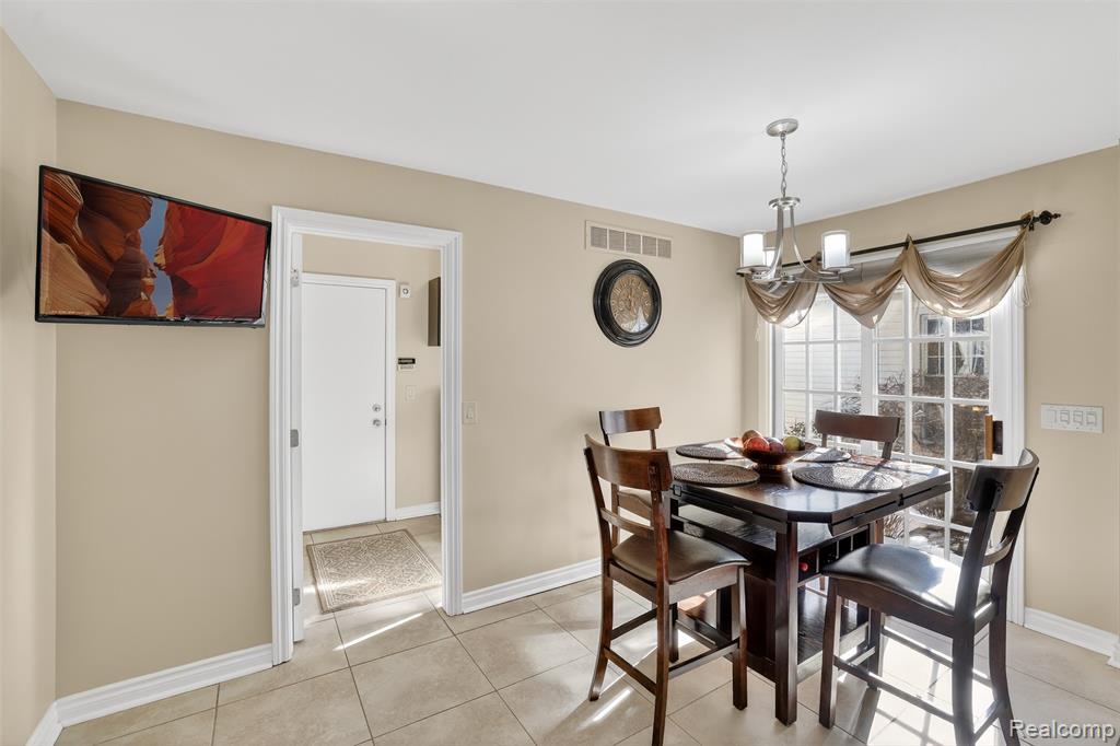 7328 Simsbury Drive, West Bloomfield, MI — Photo 12