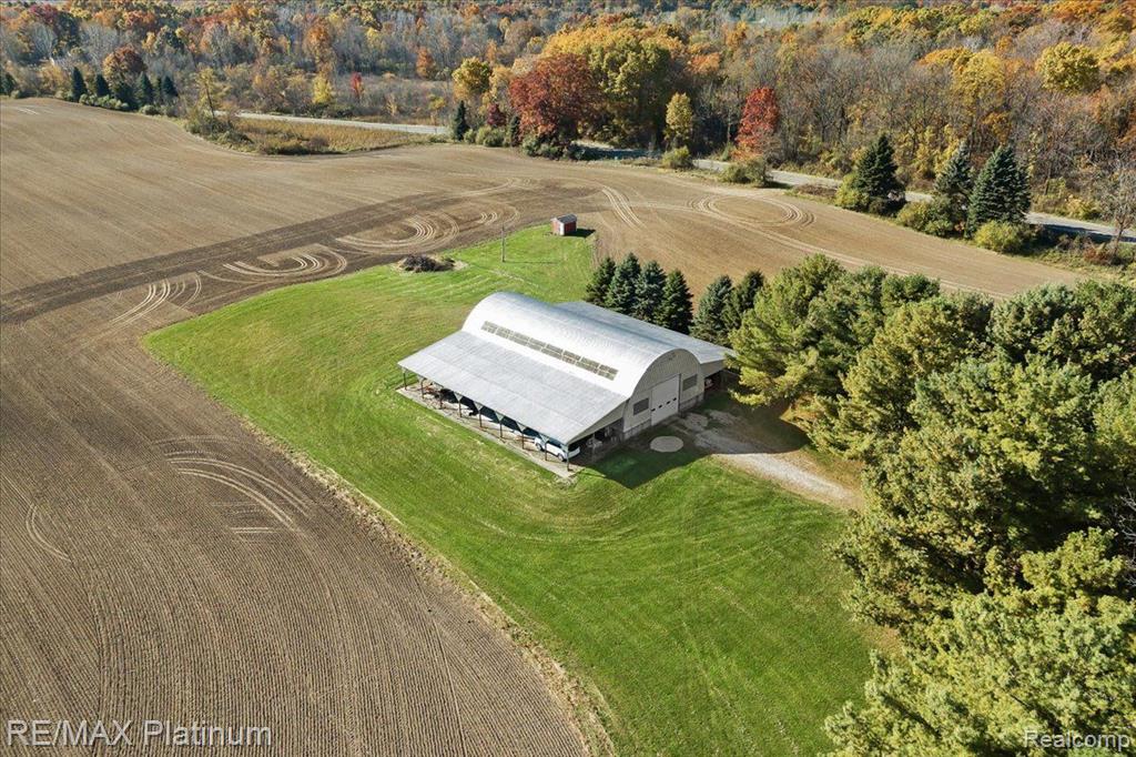 1215 S Bull Run Road, Fowlerville, MI 48836 — Photo 49