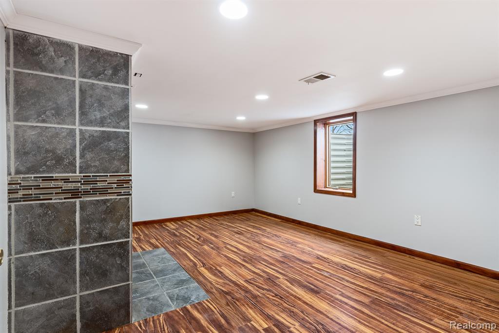 724 NICHOLS Road, Auburn Hills, MI 48326 — Photo 27