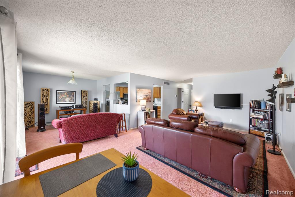 4933 OAK HILL Drive, Waterford, MI 48329 — Photo 10