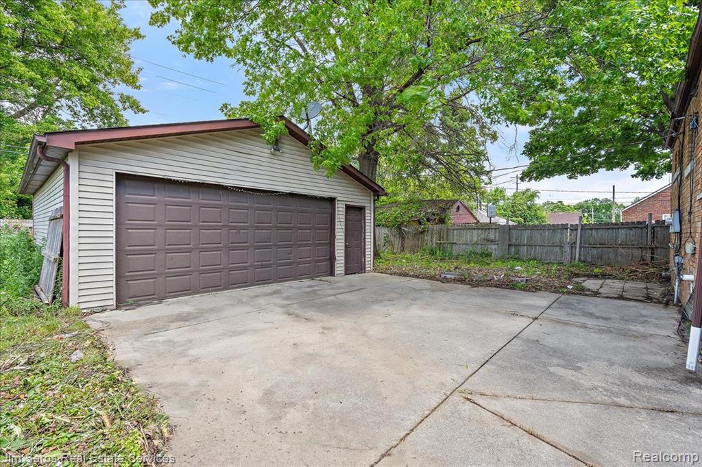 9417 E OUTER Drive, Detroit, MI 48213 — Photo 24