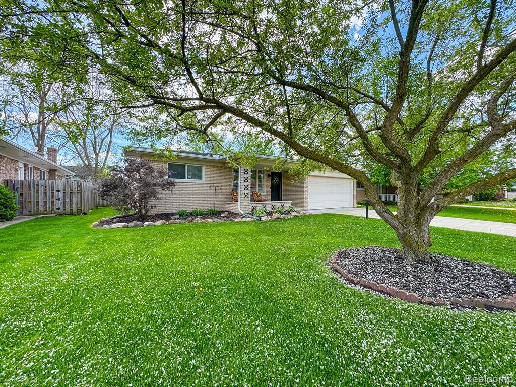 42979 SAXONY Road, Canton, MI 48187 — Photo 31