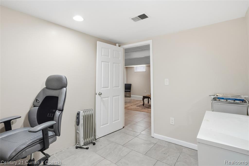 8227 Riverview Street, Dearborn Heights, MI 48127 — Photo 23
