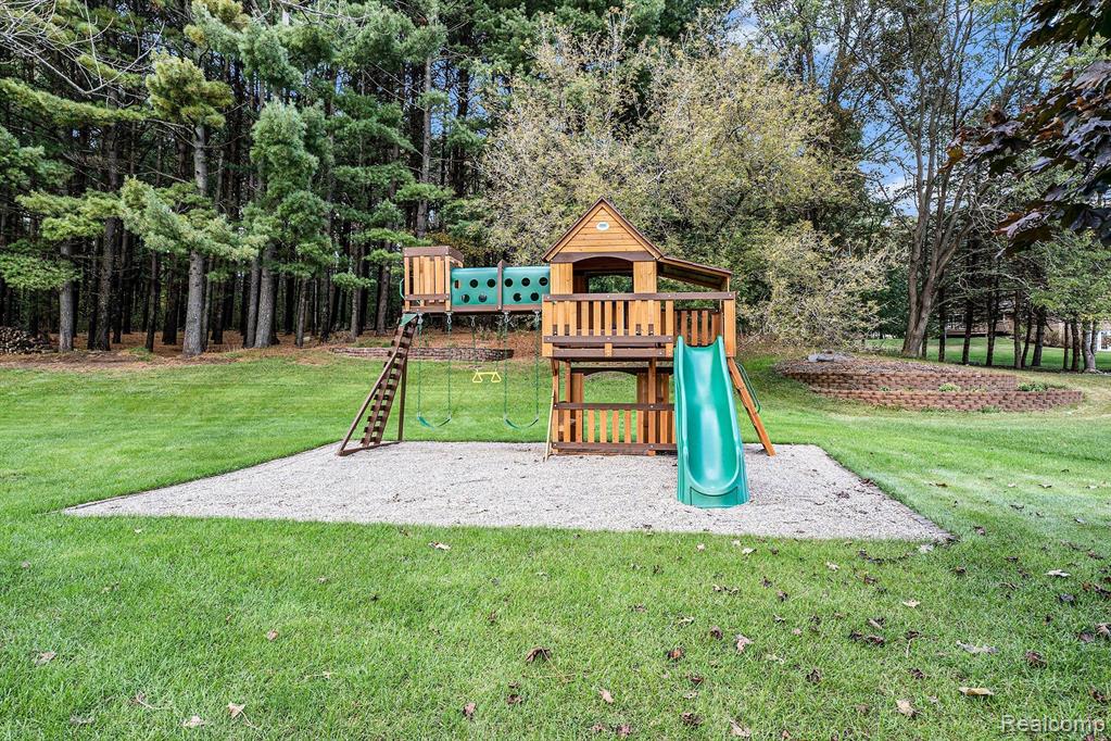 5489 Pine Lake Drive, Brighton, MI 48116 — Photo 34