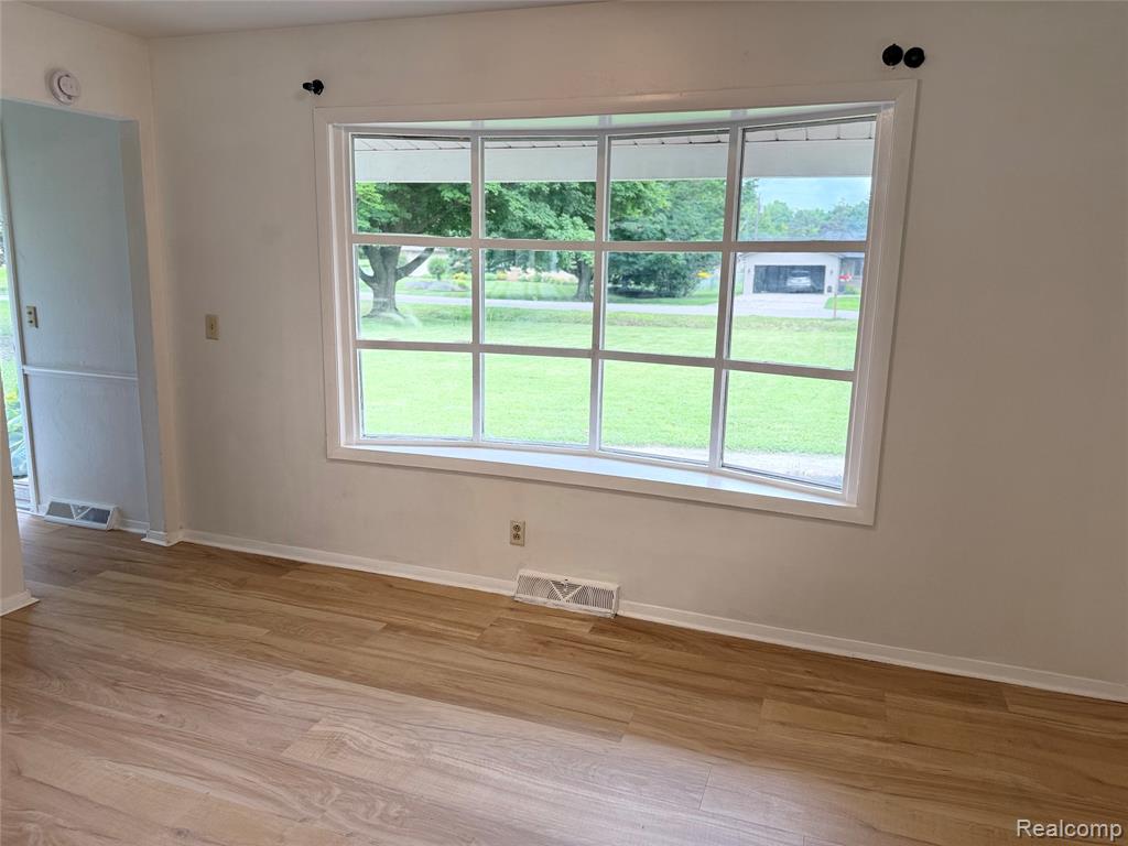 5347 Mapletree Drive, Flint, MI 48532 — Photo 3