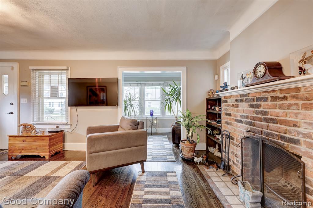 714 W HAZELHURST Street, Ferndale, MI 48220 — Photo 5