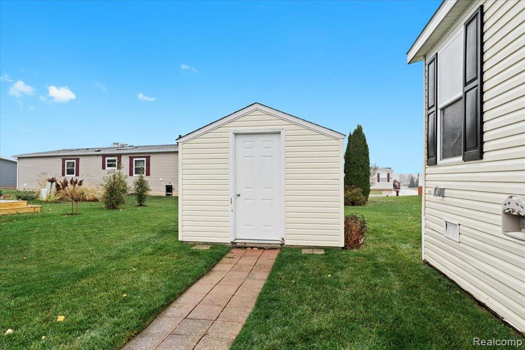 11198 SHADY GROVE, South Lyon, MI 48178 — Photo 21