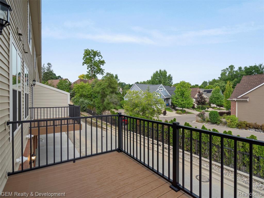 551 VILLAGE Lane, Milford, MI 48381 — Photo 25