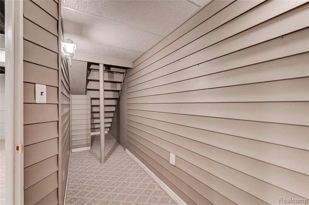 43047 Avon Court, Sterling Heights, MI 48313 — Photo 32